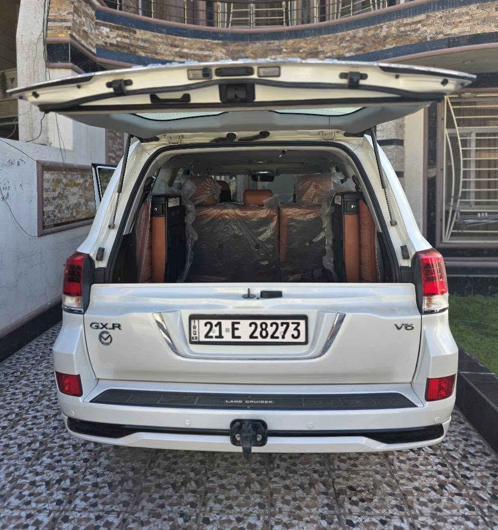 💎 تويوتا لاندكروزر GXR 2017 (ماشيه 65 ألف فقط!) الرقم الجديد ( سليمانية )💎
​V6 بمواصفات خليجية كاملة وحالة الوكالة.
​📊 تفاصيل السيارة:
​الموديل: 2017.
​الممشى: 65,000 كم فقط (حقيقي ومضمون).
​المحرك: 4.0L V6 (قوة واعتمادية).
​الوارد: خليجي (مطابق لكافة المواصفات الخليجية).
​الحالة: مكفولة بالكامل (بدون حوادث، بدون صبغ، بدون أي ملاحظات).
​✨ المواصفات (فول كامل)
​فتحة سقف + ثلاجة.
​شاشات خلفية، كاميرات محيطية ، وحساسات.
​نظام دفع رباعي (4x4) وكير أوتوماتيك متطور.
​الداخلية بحالة المصنع تماماً (نظافة فائقة).
​اللون الخارجي: أبيض لؤلؤي .
​💰 السعر المطلوب: 52,000 دولار.
📍 الموقع: [ بغداد حي العدل]
📞 للتواصل: [ *********** بغداد, العراق
