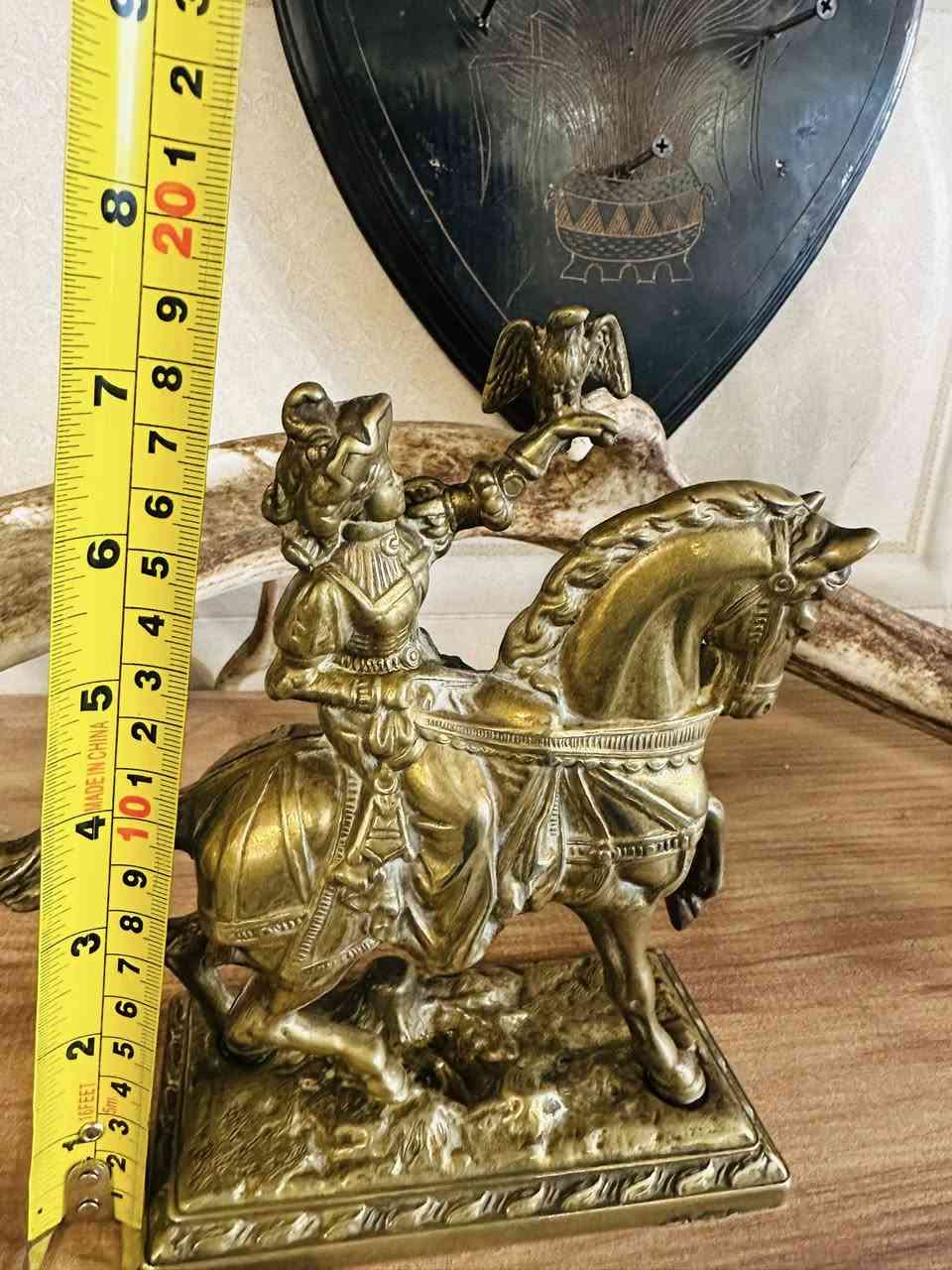 تمثال مدرب صقور صناعة  يدوية بريطانية نحاس ثقيل
*********** واتساب المحل في السليمانية يوجد توصيل
