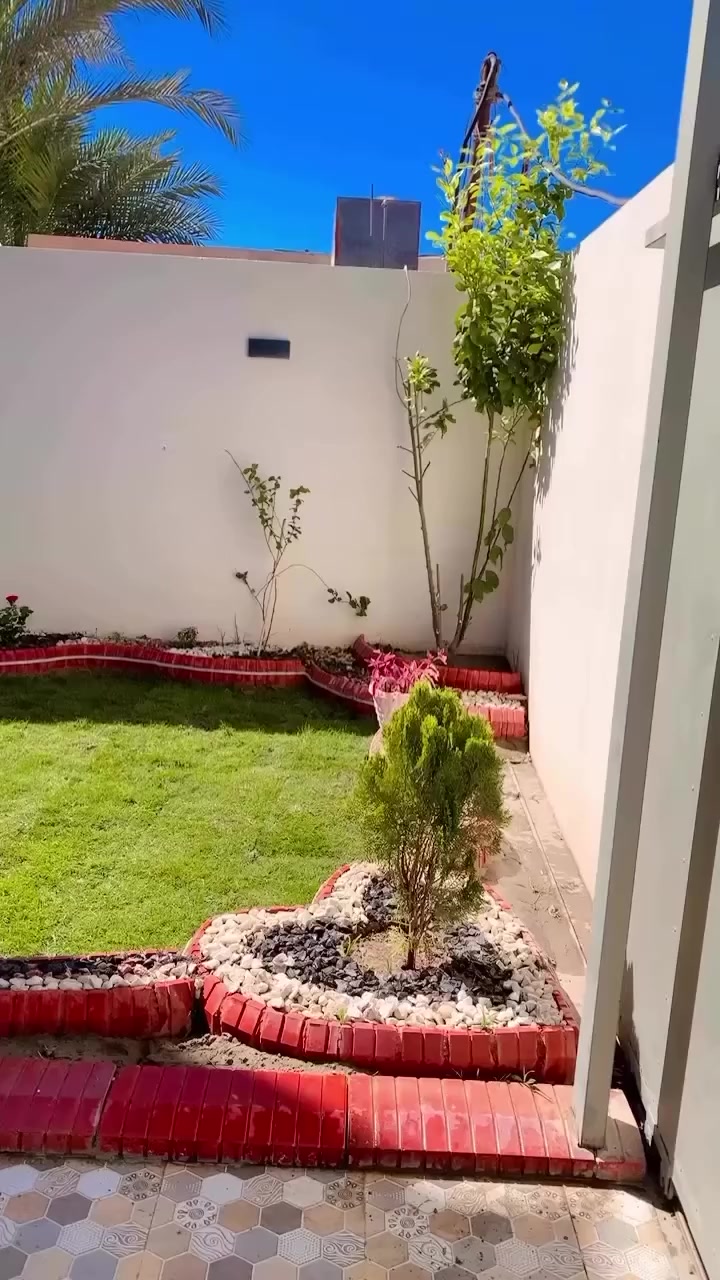 السلام عليكم ديكورات حدائق منزليه بسعر مناسب للكل ***********
