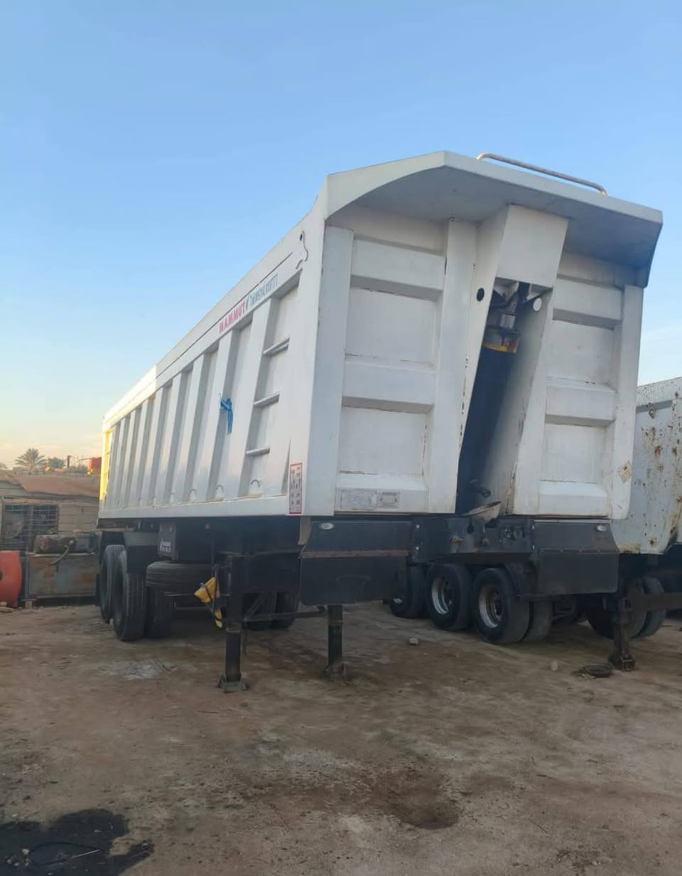 للبيع عربانه ماموت موديل 2013 جاهزه للعمل تخم تاير***********
