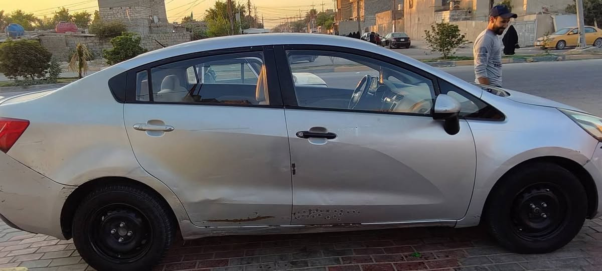 السلام عليكم 
كيا ريو موديل 2013
خليجي محرك 1600
كير ومحرك كفاله 
السيارة مكفوله من الحادث بيهه طخات بسيطه مصلحن بس ماصابغهن مبينات بالصور لونهه جارد شوف العين تبريد شغال رقم ذيقار 
راعيهه ببغداد بأي وقت تحويل موجود حداديه 70 بالميه سنويتهه ساقطه 
عليهه غرامات 7 ورقات 
منزلهن من سعرهه 
العنوان كربلاء حي العسكري 
السعر 60 بي مجال جدآ قليل ***********
