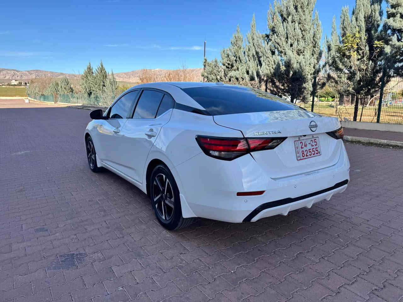 نيسان سنترا موديل 2025 موصفات Sv 
كشنات هيتر و ستران هيتر و تشغيل على بعد و رادارت امامي و جنبي ماشي 3 الف ضرر بس بولند بدون دوخل ايربك بس ستران بدون اي تعديل و بقصات شرط سعر 145$ مجال مكان سياره عقره رقم تلفون وتساب و كورك *********** دهوك, العراق
