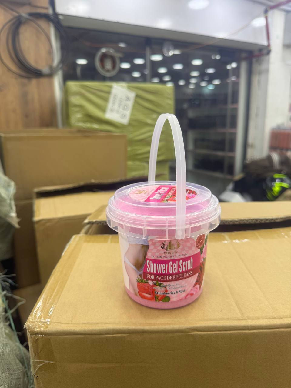 مقشر للجسم وعطر يجينين سعر القطعة بس 4 الف احجز رقم الواتس ***********
