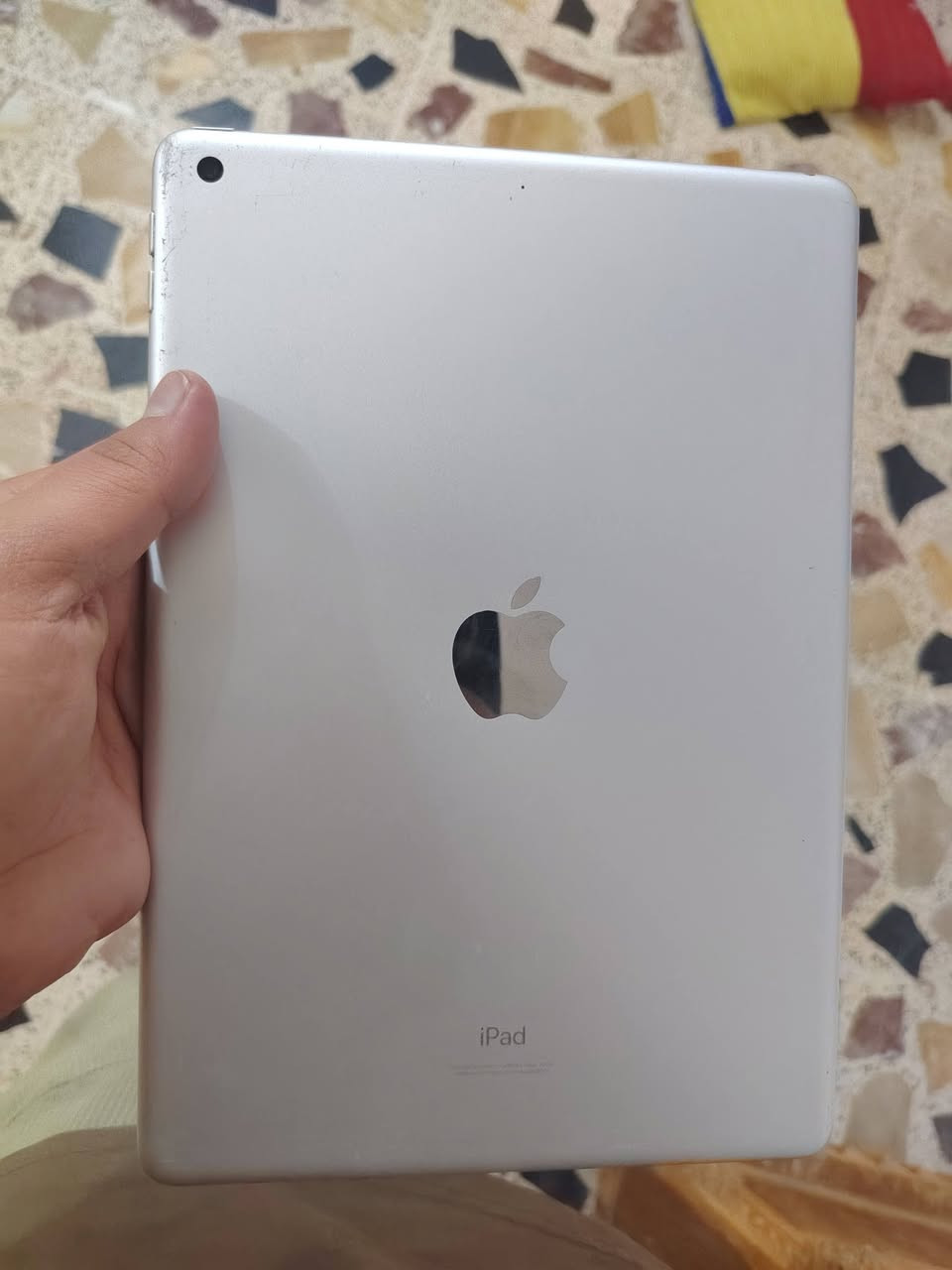 ايباد 9 أبل للبيع ذاكره 64
نضيف مستخدم للدراسه فقط 
بدون ملحقات 

فقط هذا الضوه إلي ب الشاشة بسبب لزكه الشاشة القديمه هيج صار وما مأثر عليه ب اللمس أبد تجي تفحصه من كلشي وتاخذه إذا ماعجبك أو بي خلل رجعه 
عارضه ب225وبي مجال


**إذا كنت صاحب هذا الإعلان وتريد حذفه لأي سبب، رجاءا أرسل رسالة إلى الدعم الفني**