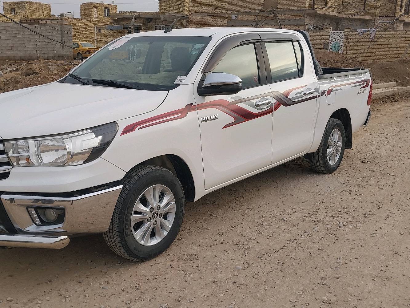 تيوته هايلوكس مديل 2021 ساز بصمه كفاله عامه  فول مكفوله كفاله عامه ما عدا جاملغ من جهة اليمين بيها بارد قليل  ماشيه 106 مواصفات تحكم ستيرن حساسات خلفيه شاشه كامره خلفيه نضام يكو كشنات تبريد تدفئه بلكشن قطعتين تبريد مثبت سرعه مانع نزلاق رقم نكليزي  مكينه مامفتوحه مكينه وكير مكفولات تخم تاير جديد تبريد شغال ثلج سياره جديده وجاهزه مكان سياره ميسان