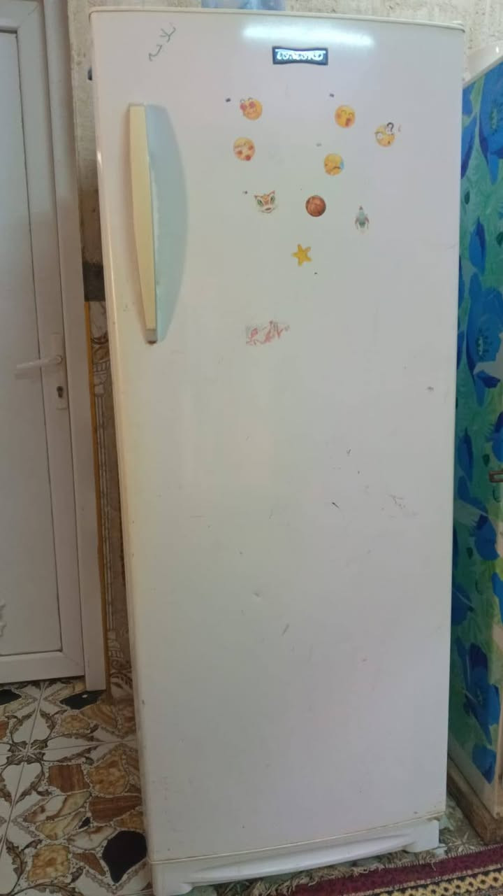السلام عليكم ثلاجه للبيع نضيفه وشغاله كلشي مابيها متواجد ماسنجر او وتساب ***********
