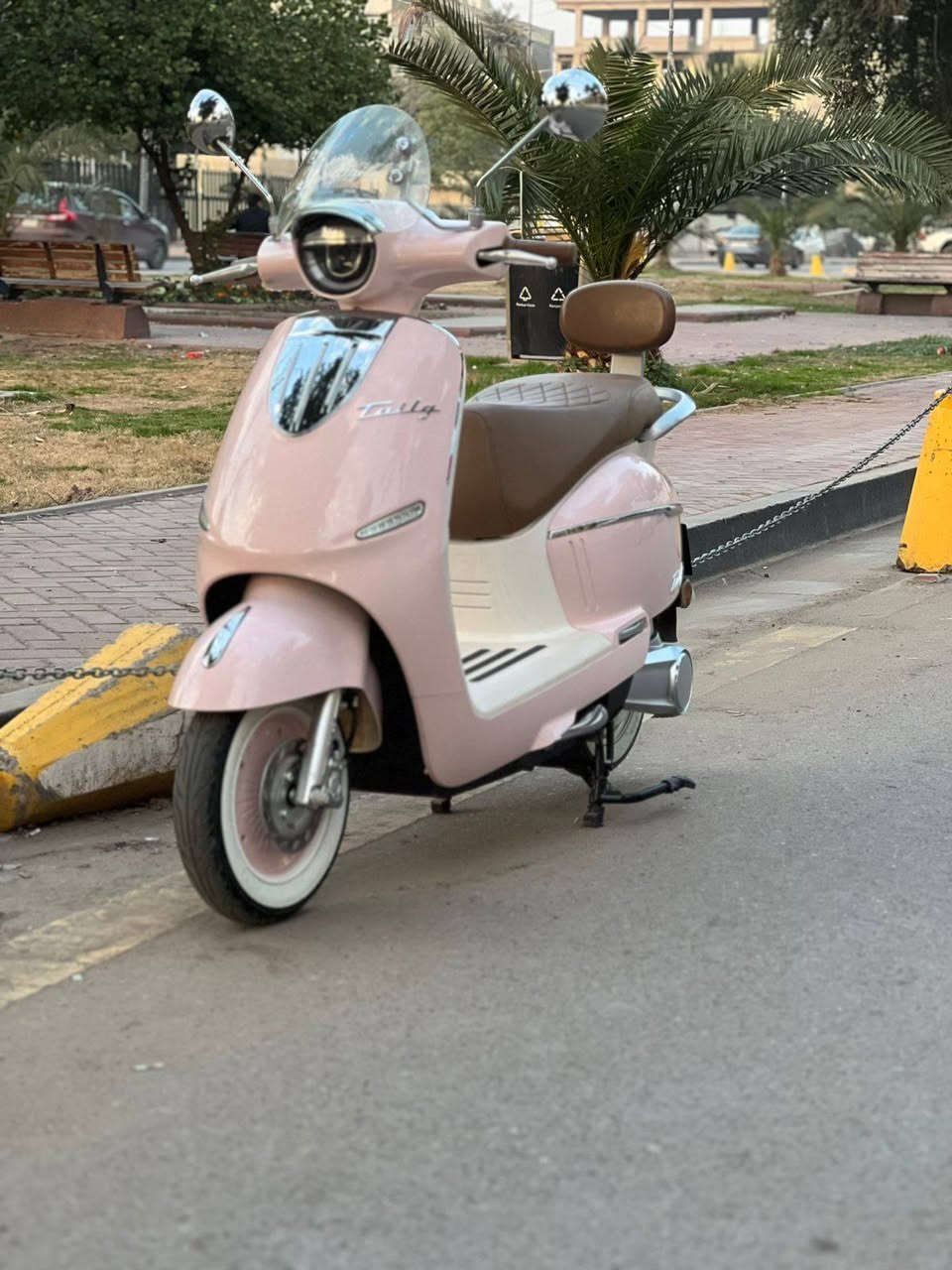 سلام عليكم شباب دراجه شحن كلاسك من شركه تايلج  العالميه دراجه زيرو زيرو مماشيه غير 10 ايامً فقط لا غير دراجه زيرو بعدها  ع حاله وكاله كتلوك بيها وصل معرض موجود ابسمي .  تجي شاحنه بل كارتونه دواسه بعدني ممستخدمها 

بيها مواصفات كلش حلوه وتخبل 

الموديل2026 
النوع الوحش كلاسك من شركه تايلج العالميه
بطاريات 6 دبل
التحويلات 1.2.3
الرجوع الخلف R
دبل إشاره 
لايتات  زنوزن قويه جدا 
اشاير رباعيه 
كل شحنه تمشيك فوك60 كيلو 
دسكات امامي وخلي 
تشتغل عن طريقه البصمه 
تشغيل عن بعد 
جهاز إنذار السرقه 
أطارت جوبلس  
كشن vib
لونها كلش حلو ومميز 
دراجه بل واقع احله من صور 
بصمات 2  بيها معا سويجات خفيه
شاشه اكترونيه تعرض إلك كل عطل يصير 
بيها نضام USB
بيها ABS
شاحنه ذات شحن سريع واليقاف ذاتي عند متلاء 

اي استفسار اتصال 

***********

العنوان بغداد
