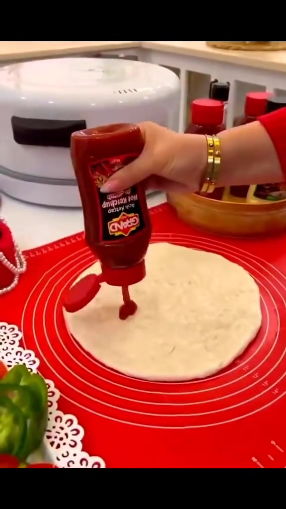 👩‍🍳 خبز طازج وبيتزا لذيذة بدقائق من مطبخك!
جهاز 3×1 العملي يساعدك تحضرين الخبز العربي، البيتزا والكريب بسهولة وبنتائج احترافية 😍
🥖 خبز عربي طازج بسرعة
🍕 بيتزا مقرمشة بحرارة عالية
🥞 مثالية للكريب والفطائر والمعجنات
📏 صينية كبيرة بقطر 30 سم
🌡️ تحكم كامل بالحرارة من 100° إلى 240°
💡 إضاءة داخلية مع نافذة لمتابعة الخَبز
🔥 قدرة قوية 1800 واط لتسخين سريع ومتساوي
🧼 سطح مانع للالتصاق لسهولة التنظيف
🛡️ مقابض باردة للحماية أثناء الاستخدام
🎨 تصميم أنيق يناسب كل مطبخ
🛡️ ضمان سنة كاملة
💰 السعر: 50 ألف
#العراق
#خبازة
#بيتزا
#مطبخ
#تسوق


**إذا كنت صاحب هذا الإعلان وتريد حذفه لأي سبب، رجاءا أرسل رسالة إلى الدعم الفني**