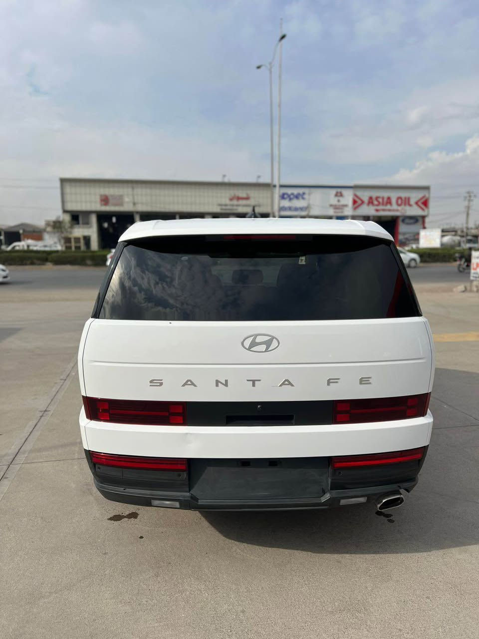 سنتافي موديل ٢٠٢٤ نص جملغ و ربع بونيد سبغ بدون دواخل و ارباك كل سليم مواصفات بصمه و سبعه راكب و شاشه و كاميره و صندوق شفت و رادار و سعر ٢٠٦ ورقه بيها مجال قليل مكان اربيل 

*********** واتس اب و فايبر اكر, نينوى
