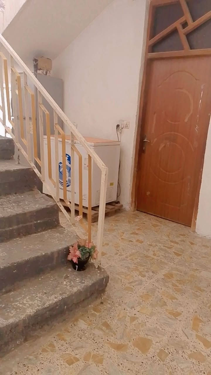 بيت للبيع زراعي مساحة 120 متر طابق واحد يحتوي على ثلاث غرف العنوان البلديات شارع المصرف قرب معجنات قلعة لبنان شارع ,١٥ ***********
