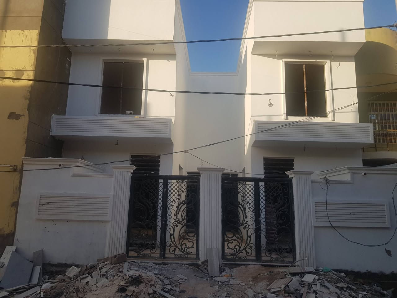 🌟 يا الله، السلام عليكم ورحمة الله وبركاته 🌟
زبائننا الكرام، تتوفر مشتملين  (Twin House) للبيع في منطقة التقية خلف المستوصف، بموقع مميز وقريب من الخدمات.
📐 مساحة كل واحد: 100 متر مربع. 🏠 البناء حديث ومسلح وفق الطراز المودرن، مع بقاء اللمسات والتشطيبات الأخيرة فقط، ويتم تسليم الدار جاهزة بالمفتاح.
🔹 مواصفات الدار: ▪️ طابقان. ▪️ الطابق العلوي: غرفتا نوم وصالة. ▪️ الطابق الأرضي: استقبال، صالة، مطبخ، وغرفة نوم.
للاستفسار والحجز، مراجعة مكتب الشهد للعقار في  خدمي حي الجزائر مقابل مصرف الجنوب الإسلامي، أو الاتصال على الأرقام التالية
***********
 ***********
مكتب الشهد للعقار... ثقتكم عنوان نجاحنا.
