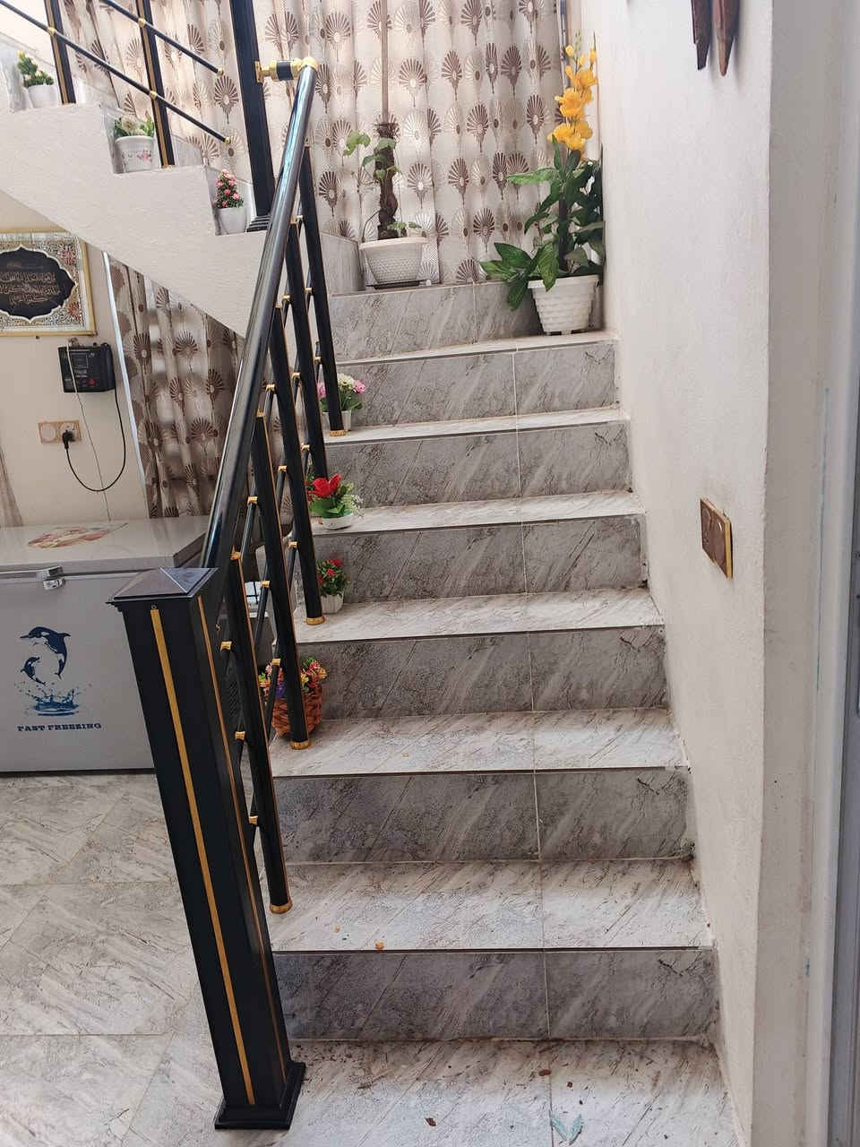 دار للبيع في منطقة أم العظام طابو زراعي سند 25 على سدة ديالى منطقة متكاملة الخدمات مساحة البيت 150متر مربع واجهة 10متر وانزال ١٥متر السعر 77مليون بي مجال قليل رقم الهاتف ***********
