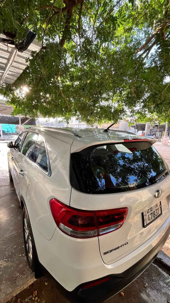 السلام عليكم سورنتو للبيع موديل ٢٠١٨خليجي
فول مواصفات ماعدا فتحه 
مكينه سته سلندر ٣٥٠٠
تبريد ثلج 
كير مكينه شرط
ويل كروم١٩ 
كشن  كهربائي
كامره حساسات خلفيه
صندوك كهربائي
رقم انكليزي ديالى هزه وسنويه جديده لغايه٢٠٣٠
بيها ثلاث قطع صبغ السعر٢٠٧
الاتصال على هذا الرقم *********** مكاني ديالى خانقين
