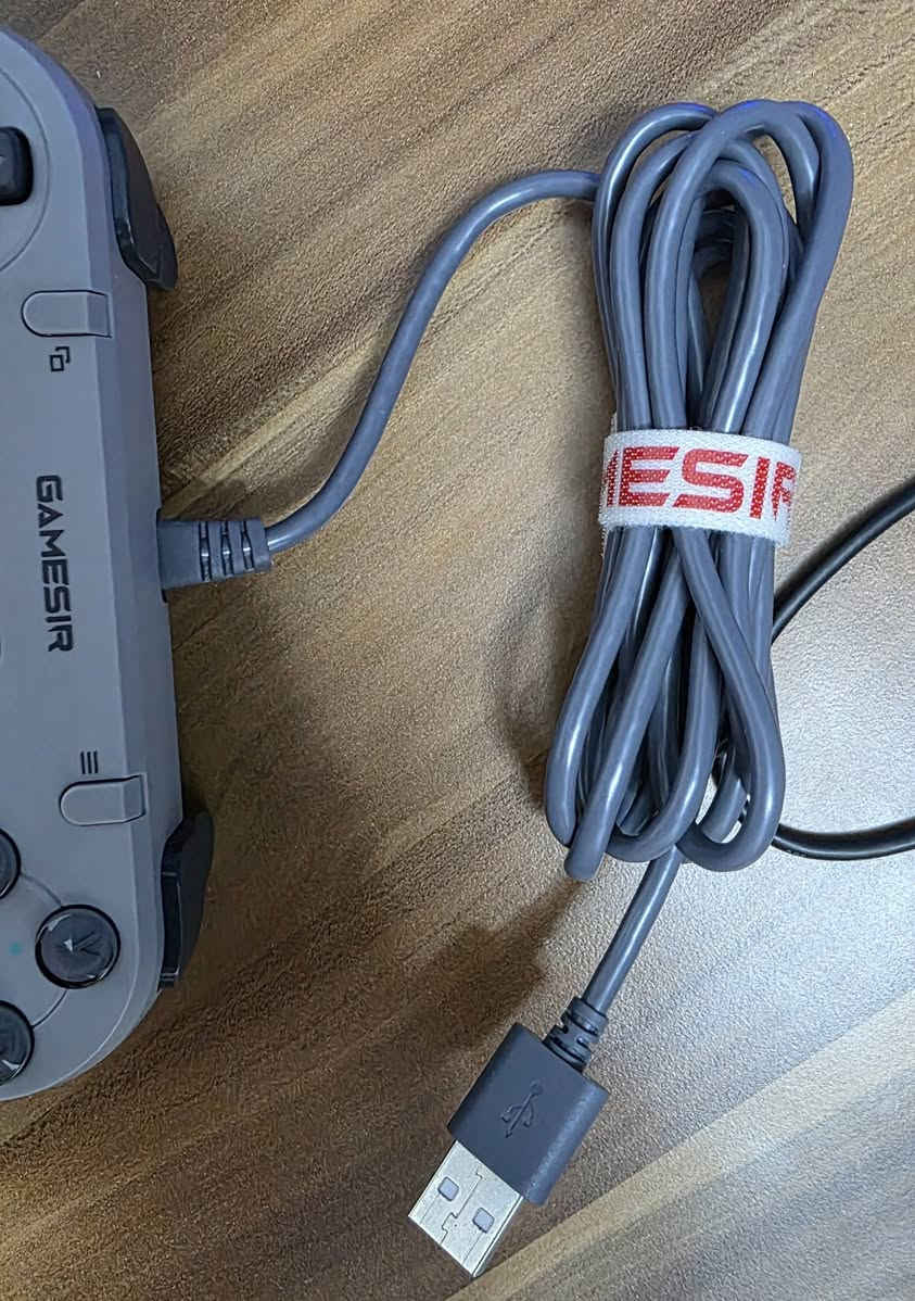 يدة GAMESIR 
تشبه يدة PS1 
بيهة هزاز و كير مغناطيسي ANTY STICK DRIFT 
و بيهة ازرار اضافية بالضهر 
استخدام اقل الشهر 
سعرها 25


**إذا كنت صاحب هذا الإعلان وتريد حذفه لأي سبب، رجاءا أرسل رسالة إلى الدعم الفني**