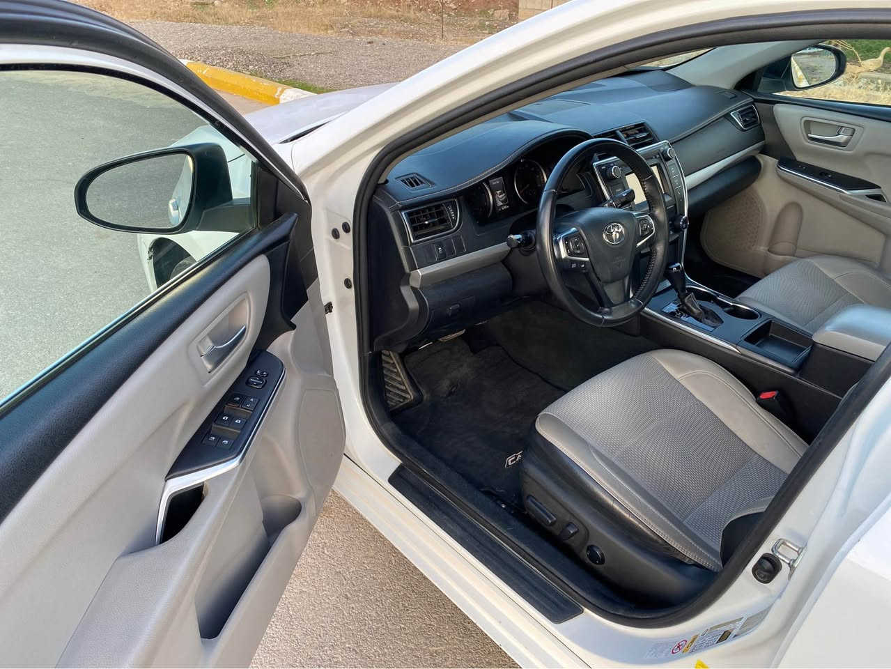 Camry 2017 SE  
سپی بەفری -
٦٢هەزار مایل رۆشتوە بە شەرت-

تەنها بۆنیتی بۆیاغە ناوی یەک تۆز گرتوە -

گێر و مەکینەی نەکراوەتەوە بە شەرت تەنها -

سەرقەپاغی مەکینەکەی کراوەتەوە 
یەک دوو کارتی بچوکی هەیە -

سەیارەکە زۆر جوان و بەرچاوە -

سەیارەکە بێ کێشەیە هیچ مەسرەفێکی تێدا -
نیە تازە کامل سێرڤس کراوە

“نرخی سەیارەکە   ١٥٨ وەرەقە و یەک تۆز 
مەعامەلە”
*********** رانية, السليمانية
