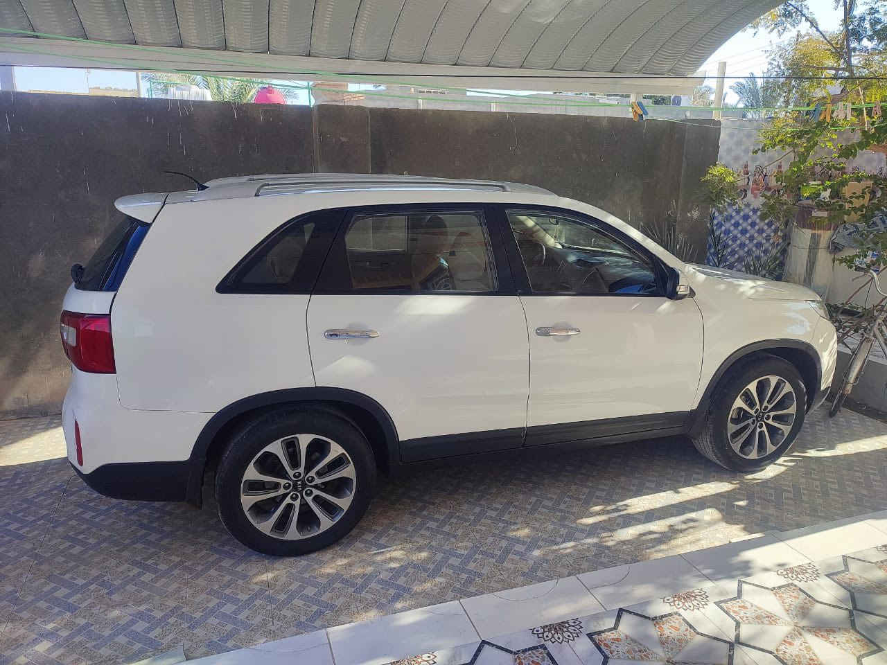 للبيع سياره سورنتوا موديل 13 شكل ال 15 وارد خليجي 6 سلندر كفاله من الصبغ والتبديل فقط بارد كد شبر باب عكس السائق گير ومكينة كفاله   تدفئة تبريد  كله شغال تخم تاير باتري جديد داخلها كلش نظيف سنوية لل 30 بأسم الوالد تحويل ثاني  يوم السعر 190 وبيها مجال مكان السياره بصره قضاء المدينه. ***********
