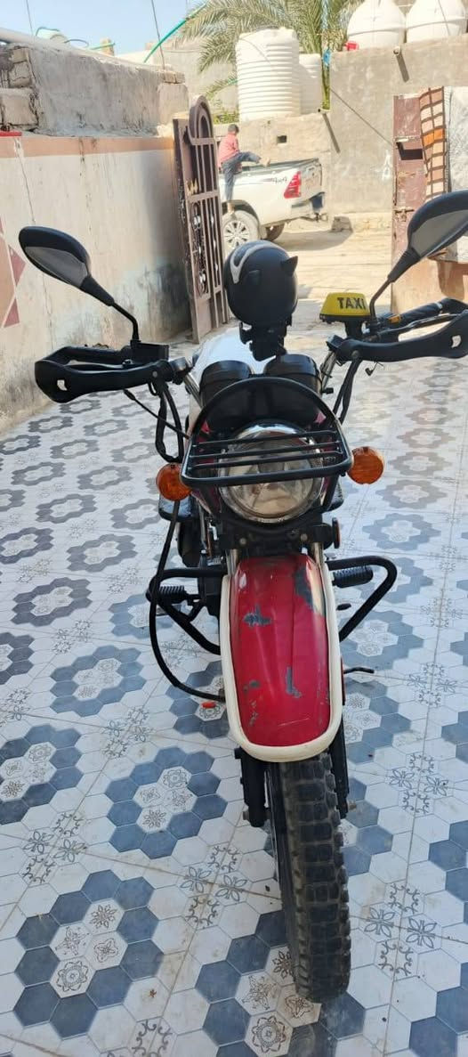 السلام عليكم دراجة دايوان موديل 22 نازلة 23 دراجة نضافتها وصوتها ما شاء الله اوراقها كاملة گمركها مدفوع تاخذها وكبل ترقم محركها ما مفتوح وانظف من النضيف،رايدها بمليون و 500 عنواني بغداد الشعلة 
***********
