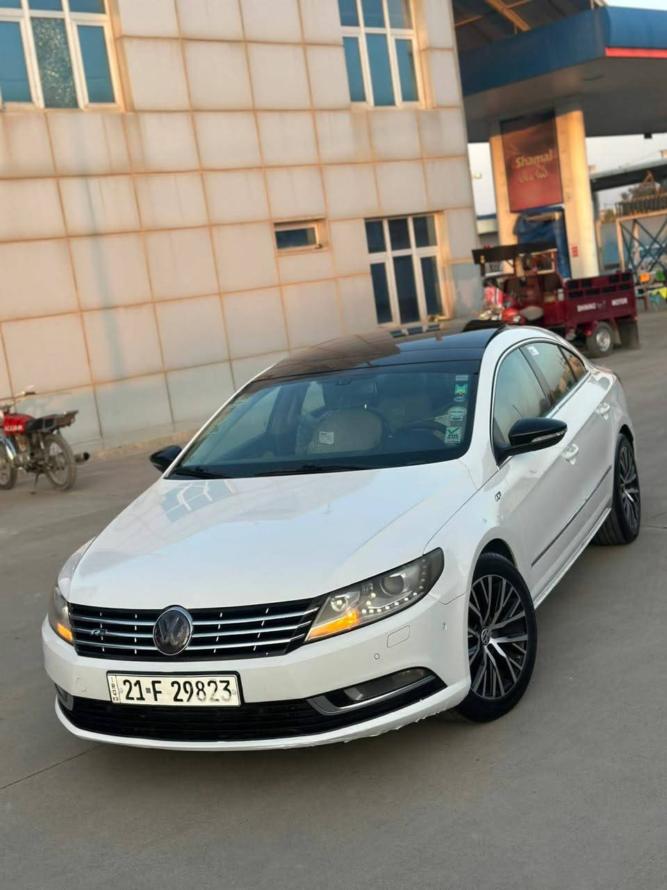 الجميلة الألمانية Passat CC 2013 - للبيع 🇩🇪
سيارة غنية عن التعريف، تجمع بين التصميم الرياضي الـ (Coupe) وفخامة السيدان. السيارة (مال جناي) ومحافظ عليها جداً، بحالة نادرة وبدون أي حوادث.
🔍 التفاصيل العامة:
رقم السیارة: سلیمانیة دولي الجديد
الموديل: 2013.
المحرك: 2.0 Turbo (أداء جبار واقتصادي). 

ملاحظة،،مكينة جديدة مع تفرعتها منظومه ماء تيربو تبريد السيارة عليه ادامه كامله ب 25 ورقة

الحالة: خليجي كفالة من صبغ والحادث 
✨ المواصفات والتقنيات:
✅ Auto Park: نظام ركن السيارة الذاتي الذكي.
✅ Auto Hold: ميزة التوقف التلقائي المريحة في الزحامات.
✅ بصمة: تشغيل ودخول ذكي.
✅ مرايا شفط: طي كهربائي مع تعتيم.
✅ فتحة سقف + كراسي مخمل الوكالة (تحكم كهربائي).
✅ كاميرا خلفية أصلية + شاشة  + حساسات أمامية وخلفية.
✅ لايتات زينون عدسة مع إنارة ترحيبية مميزة.
✅ تبريد ثلج: قطعتين منفصلة (Dual Zone).
💵 السعر:
السعر المطلوب: 13,500$ (135 ورقة).
ملاحظة: يوجد مجال بسيط جداً للجادين فقط بعد معاينة السيارة.
📍 الموقع: بغداد
📞 للاتصال والاستفسار:***********

