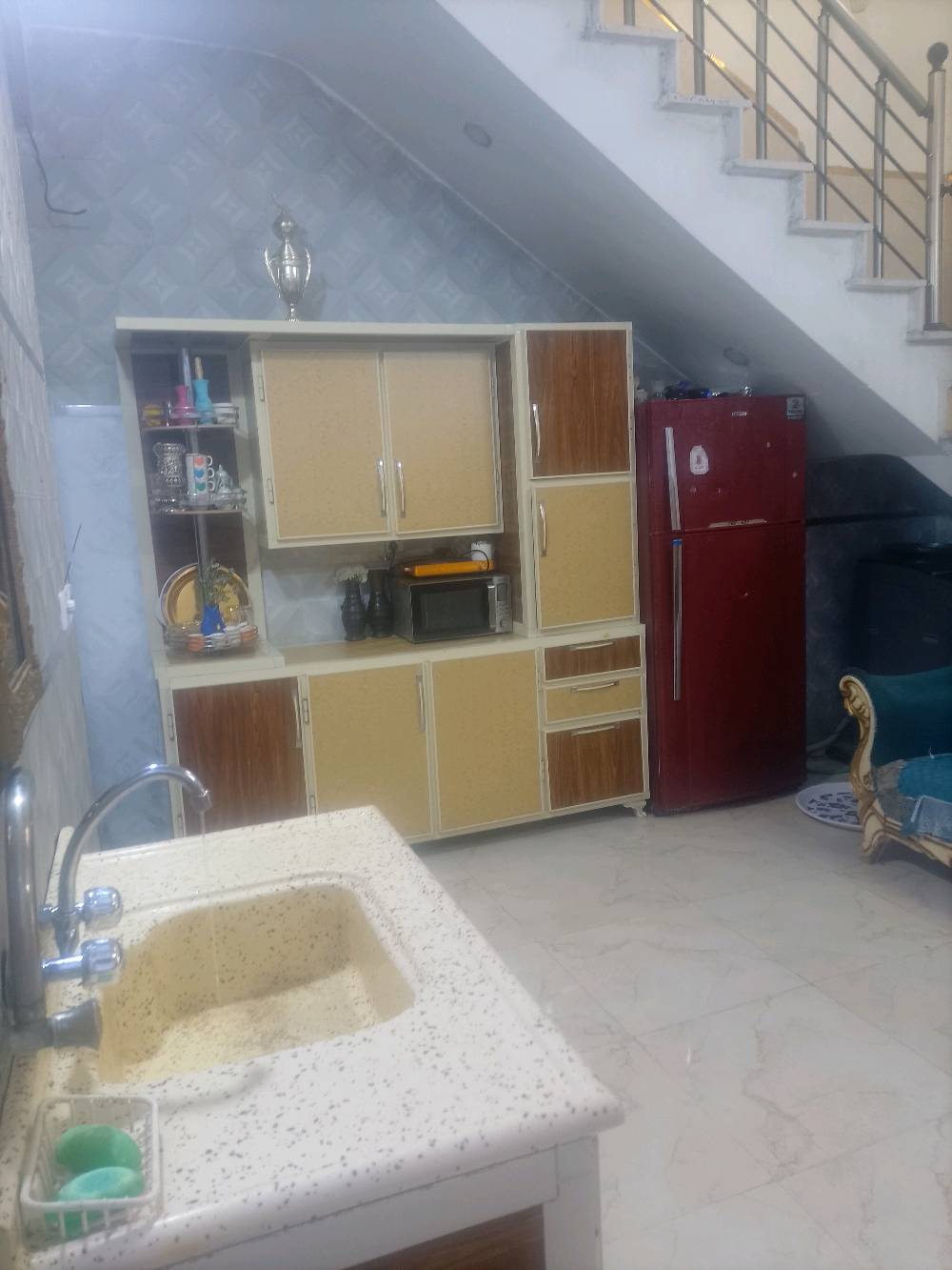 بيت 100متر للبيع يتكون من استقبال صاله غرفه نوم مطبخ حار صحيات البلديات حي التراث خلف عماره ابو اسعد