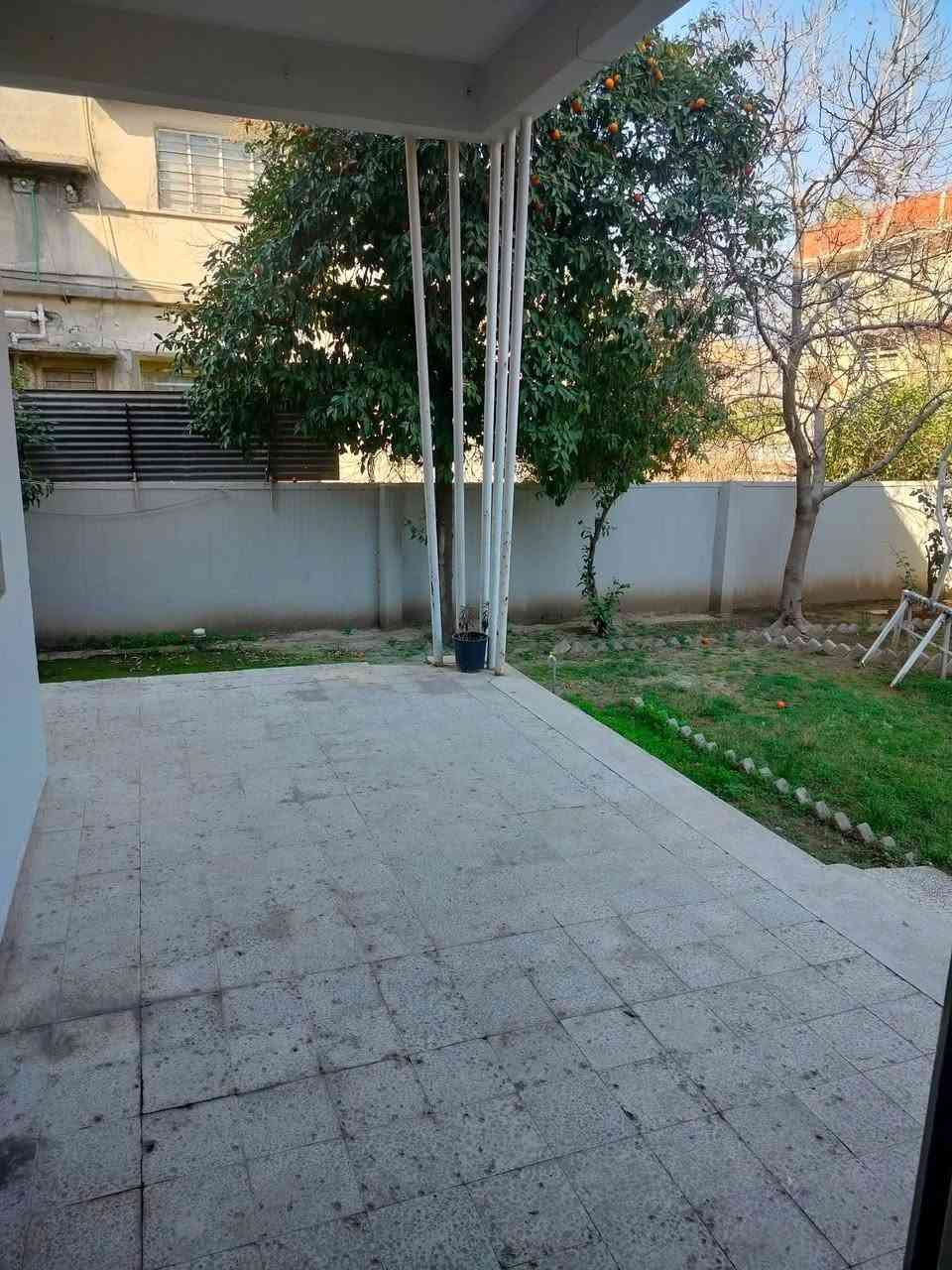 🔴 دار طابق واحد  للأيجار
الموقع  حي الزهور قرب دورة سيدتي الجميله
المساحه 200 متر
يحتوي الدار على غرفتين نوم واستقبال ورهره نظيفه وصحيات وحديقه وكراج
🔴 الإيجار الشهري 400
للاستفسار الاتصال على أحد الأرقام ا☎️***********
☎️***********
