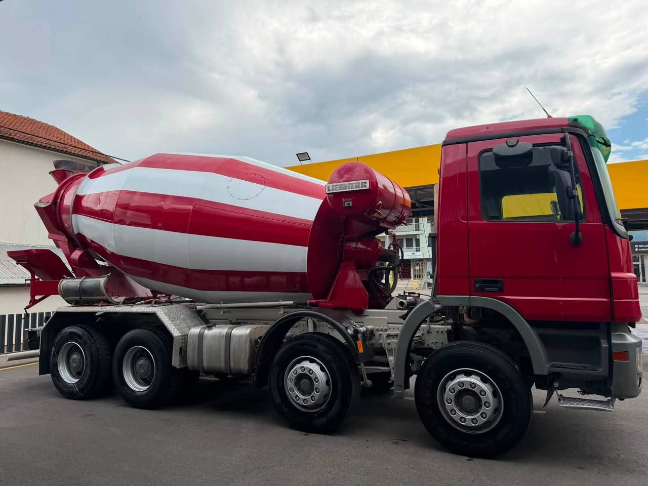 جاهز للتصدير 

Mercedes Benz 
Actros 3236 
Viti 2005
Km 340 000 
Mikseri 9m3
خرسانه مرسيدس

الون.     احمر

قياس  32.36

موديل  2005

عداد  000 340

قياس الحوض  9m3

تفاصيل الشحن والسعر على الخاص


**إذا كنت صاحب هذا الإعلان وتريد حذفه لأي سبب، رجاءا أرسل رسالة إلى الدعم الفني**