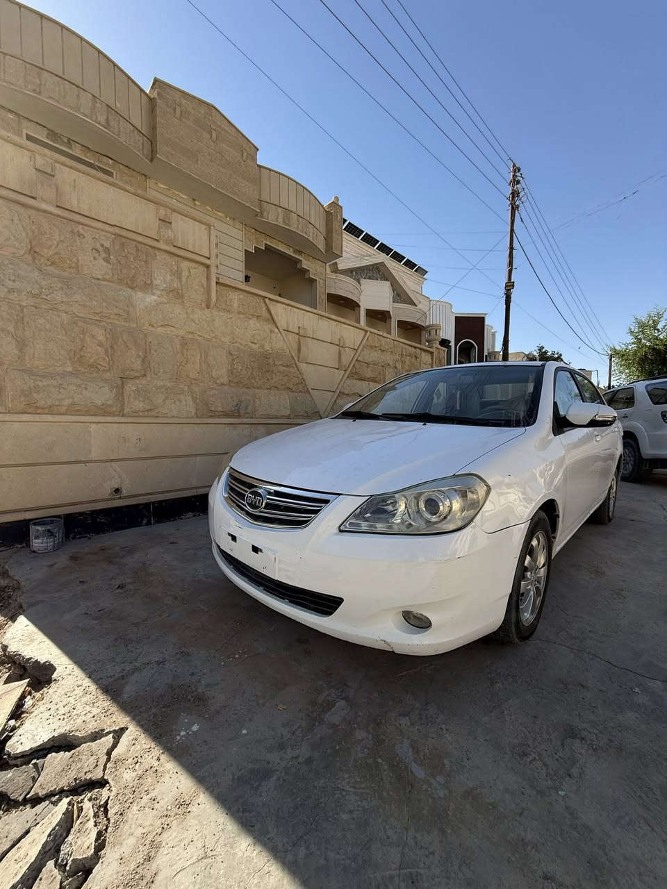 سلام عليكم
بي واي دي 
موديل 2013 
سياره كلش نضيفه 
مواصفات 
كشنات جلد 
فتحت سقف 
بصمه 
ترحيب بل مري 
كشره نضيف 
تخم تايرات جدد بل جديد خليته قبل شهر 
محرك وكير شرط انطيك وين متريد تفحص افحص 
محرك السياره 1600
سعر السياره 46 وبيه مجال للطيب 
مكان السياره صلاح الدين تكريت 
رقم التواصل 
***********
