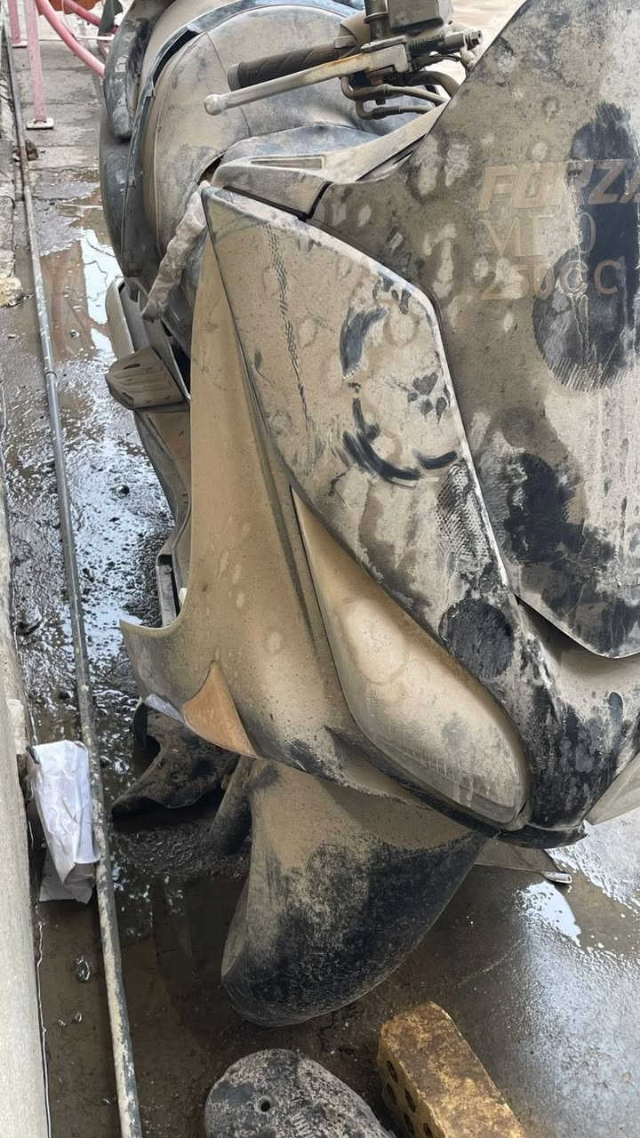 ع وضعهة فورزة 09 كرستال 4تحويلات 7 نمر ماشية 43  أوراق كاملة مكينة خير من الله الدراجة مانقصهة شي غير اضرار الحادث صاحب الدراجة

***********

مكانهة بغداد الشعب
