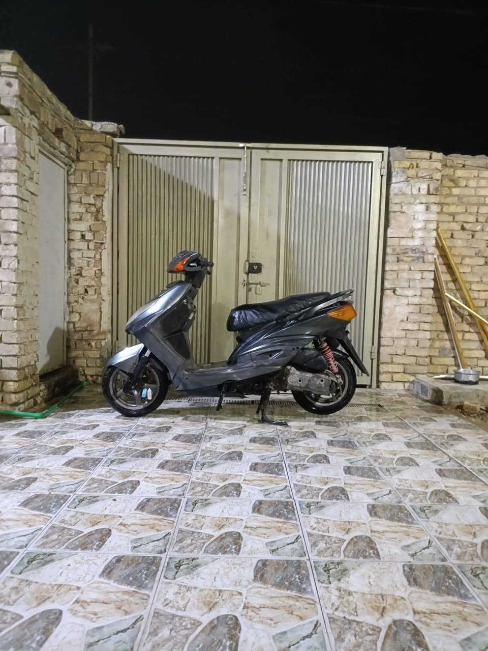 سكنس فحل نوزل الدراجه شعله ومعدل الدرجه نص نكره شغاله بكل وقت مكينه بلاد ما مفتوحه الدراجه بيها صالنصه صجميه وسلف رياضي *********** ***********
