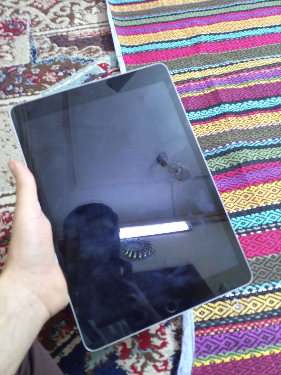 ايباد 9 ذاكره 64 بي ضربات بل ضهر وعواج بسيط بل شاصي بسبب وكع مني بس ممأثر ابد عل لمس كلش حلو استعمال العاب ودراسه للبيع ب 150 قفل قفل او مراوس حسب القناعه
***********
