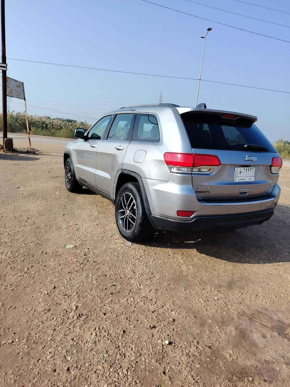 السلام عليكم اعيد النشر بسبب الوعد الكاذبه
جيب لاريدو موديل 15 وارد امريكي السياره ماشيه. 175km

حداديه اماميه قبل شهرين مسويه 

بسمي السياره  ضربته موضح بل صور جاملغ امامي وخلفي 

فانصبغت توحيد لون صفحه كلها 

السونار مرفق بل منشور

كير مكينه تبريد خير من الله  

تشتغل عل بانزين عادي بدون محسن 

السعر: 168وبيه مجال قليل وكلشي 

مكان السياره السماوه  ***********
