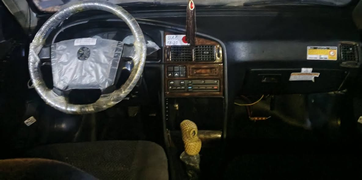 السلام عليكم
بيجو بارص مديل 2015 هزة وسنوية جديدة مصارلهة شهر من هزيتهة  السيارة بسمي تحويل مباشر. مصفرة هيئة وغرامات. حاليا رقم انكليزي السيارة كاملة    المكينة  مجفتة  جديد صار شهر  خير من الله  

الكشر بيهة قطعة وحدة صبغ الجاملغ الخلفي كد شبرين السيارة احلة من الصور كشرتهة    نقصهة بوربر  امامي  ودرايم شفت غير هاذة ماكو   عنواني بغداد الشعب.  الاتصال ***********
السعر 48.   وبيهة مجال
