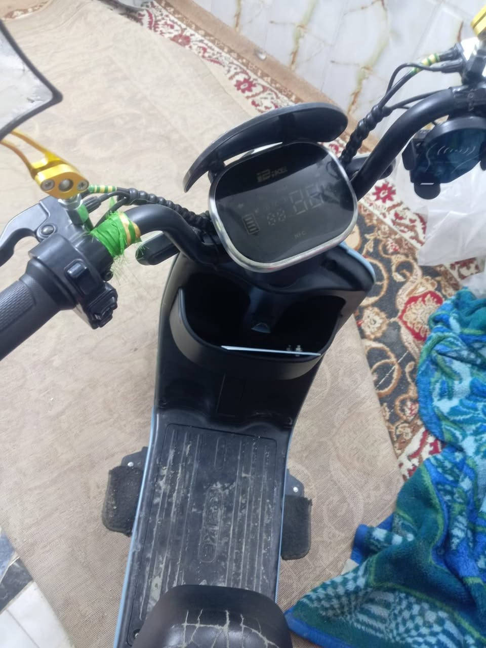 سلام عليكم دراجه شحن 3نمر دراجه جديدة صار 15يوم من ماخضهه سعر 250عنوان مدينه الصدر  موبايل ***********
