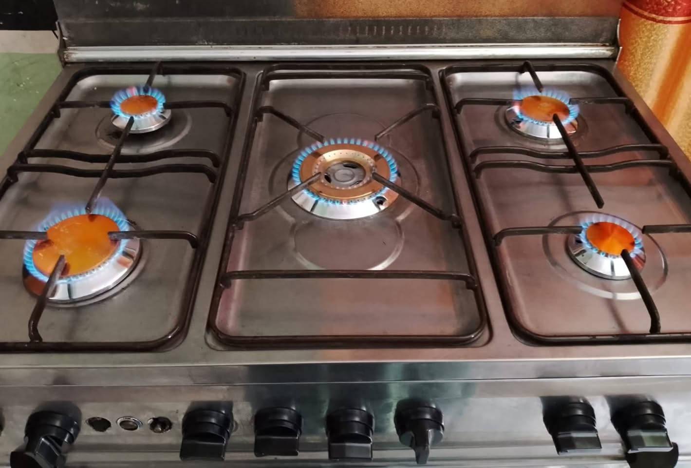 طباخ فريش مصري كوله شغال سعر 200مدينه الصدر اكو توصيل ***********
