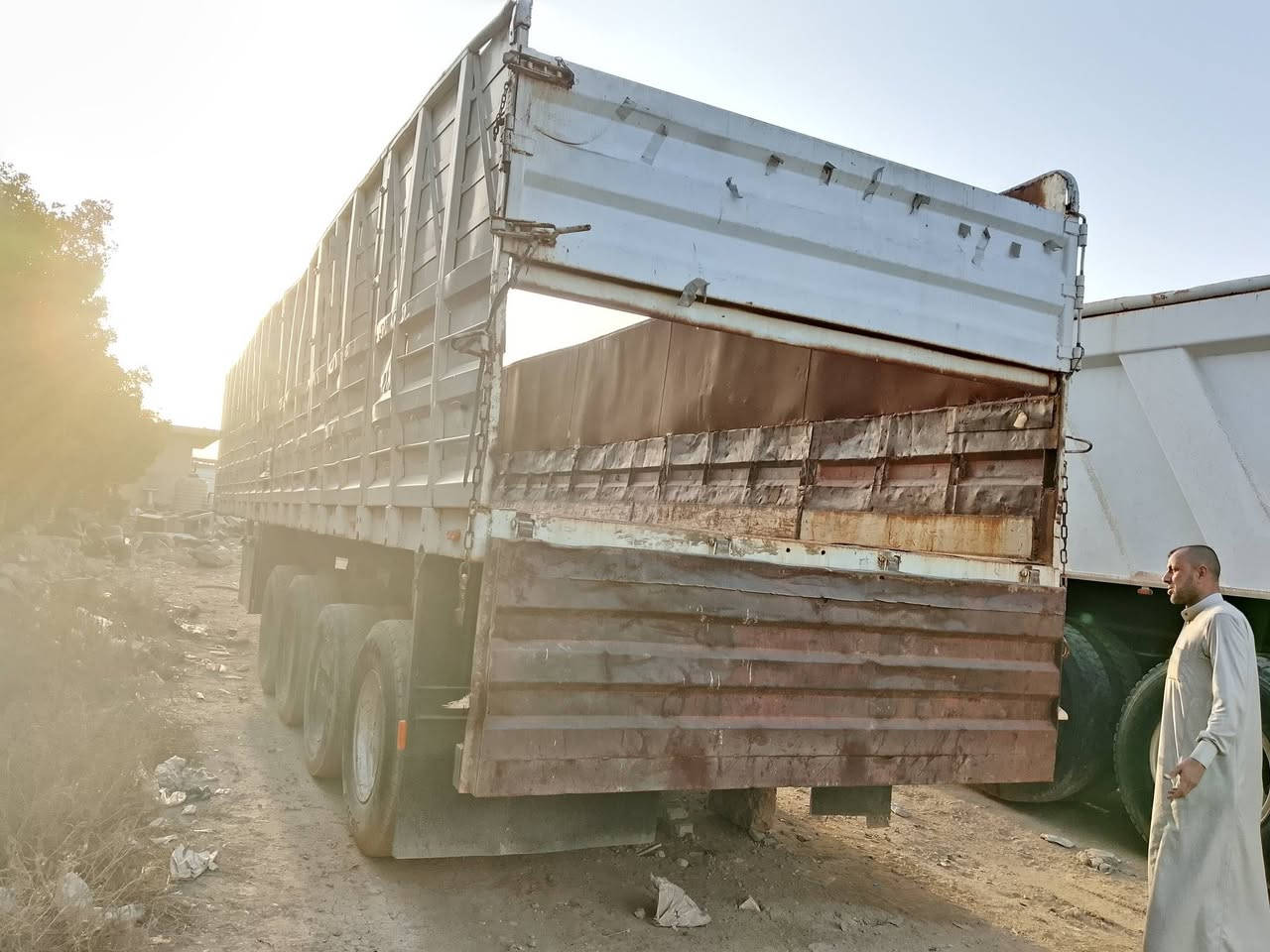 للبيع عربانه ابلوم اربع دناكير 16طوله 12ونص 
***********
