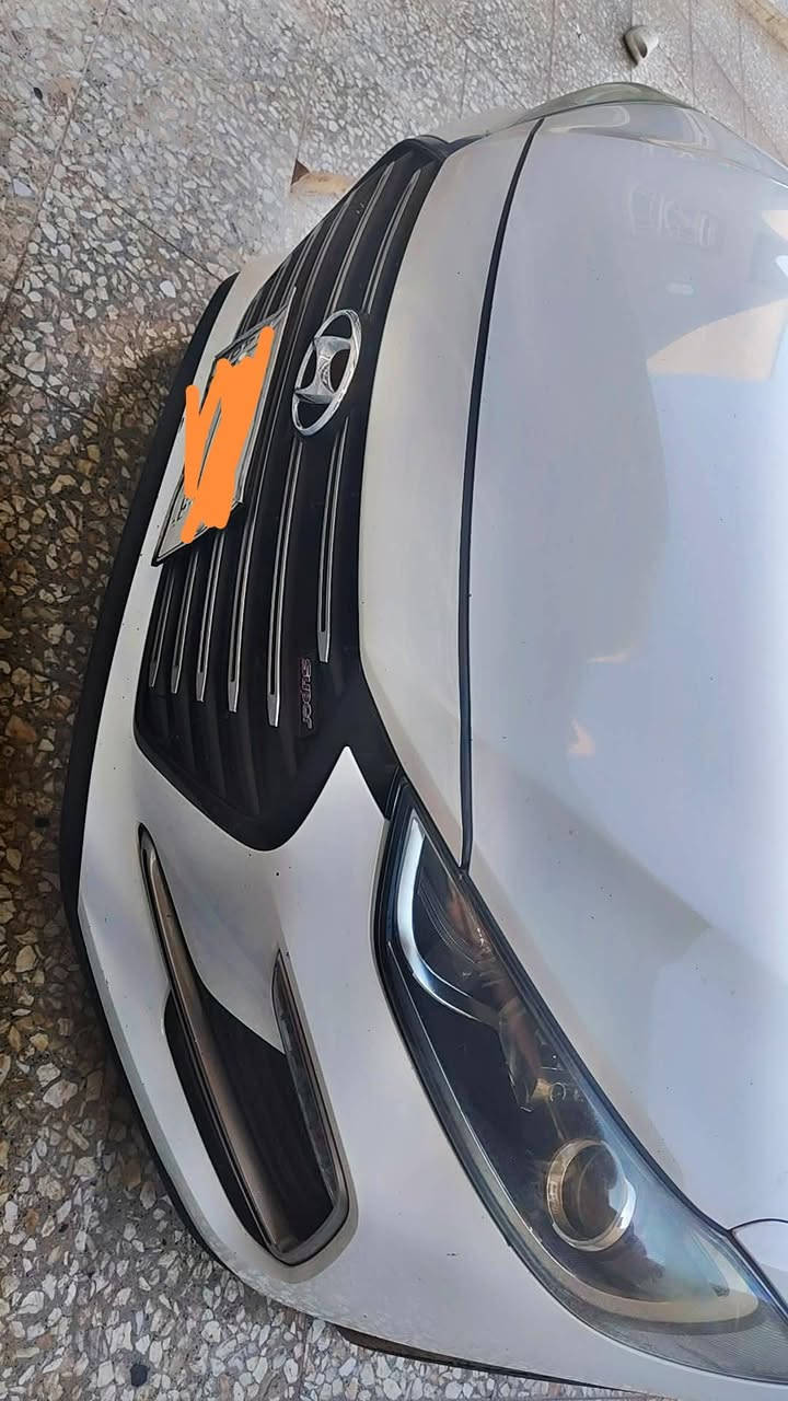 السلام عليكم. 
النترا 2019 خليجي  بأسمي  سنوية 2029 ابيض ماشيه 104  بغداد فول بصمه فتحة 3انظمه قياده. 
مكفوله  فقط شخط بالدعاميه كما موضح بالصور. 
مكينتهه مفتوحه وبينه السونار سيارة خير من الله  . 
 السعر 157 وبي مجال بيسط... 
للتواصل ***********
