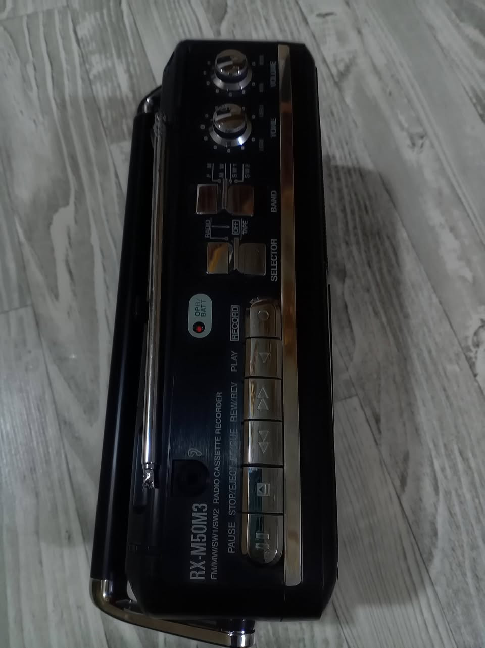 راديو ومسجل نوع بانوسونيك شغال وعلى بلاده بدون أي نقص أو خلل أو تصليح

الراديو أربع موجات
FM.. MW.. SW1..SW2
المسجل شغال مع التقديم والترجيع

السعر 25 مع التوصيل 

الراديو


**إذا كنت صاحب هذا الإعلان وتريد حذفه لأي سبب، رجاءا أرسل رسالة إلى الدعم الفني**