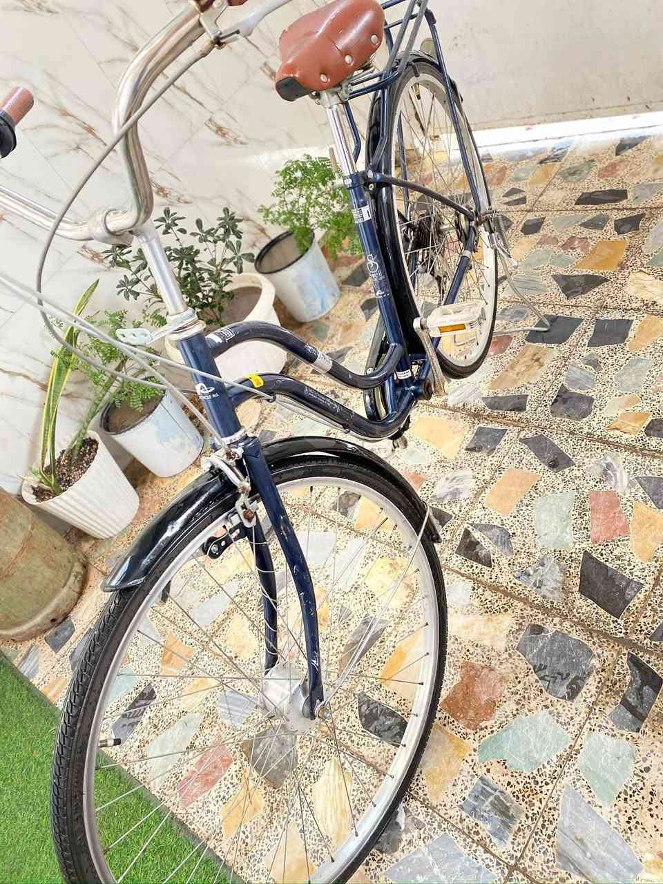سـلام علـيكم ؛
بايسـكل للبيع لونة نيلي طافـي  نضيف مال حاويـة يابانـي اصلي كامل ويا ملحـقاتة (لايت امامي -عكرب تبديل سرع بي 6 سرعات -بريك امامي وخلفي ) مكاني كربلاء المقدسة حي المعلمين سعرة 90 وبي مجال رقمي للتواصل او الاستفسار  *********** (للشراية فقط)
