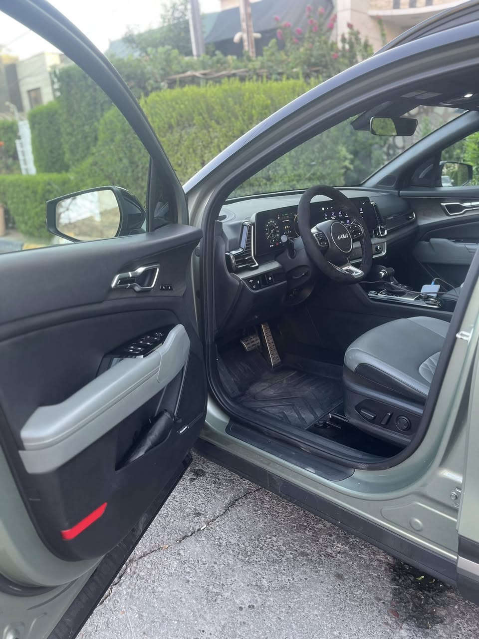 سبورتج اكس برو 2023
فول مواصفات ١/١ اعلى فئة بالسبورتج
ماشيه 60الف كيلو متر 
خمس كامرات
بانوراما 
شاشة كاملة متصلة مع ثيمات متغيرة 
مود درايف 
كشنات خزن ميموري 
كشنات تدفئة تبريد
سستم صوت هارمن كاردن
حساسات امامي و خلفي و رادارات
توقف ذاتي 
جنطة كهرباء 
وبعد بيها هواي مواصفات
الضرر / جاملغ وبنيد وشبر بل لغد 
 
للاستفسار/***********
مكاني بغداد
السعر 225
