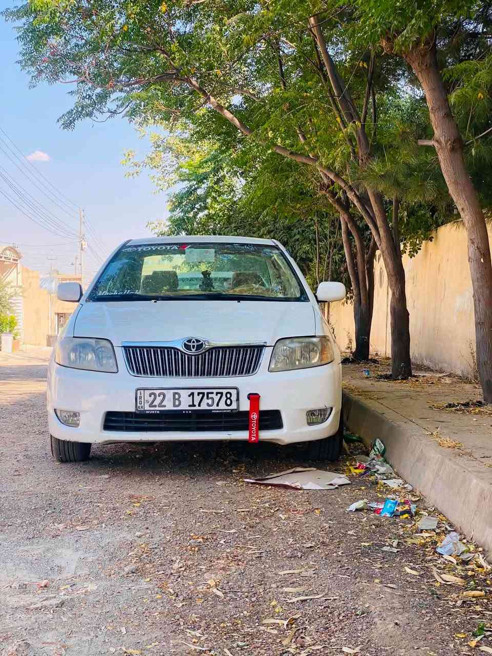 كرۆلا مۆدێل ٢٠٠٥ 
ڕەنگی سپیە ناو کرێمیە
تەبرید سارد و گەرم بە شەرت
مەکینە بچوکی گێڕ عادیە
ماڵی فەقیرە بێ مەسرەفە
کۆبۆنی بەنزینی لەگەڵە
چوار تایەی مانگێکە بۆ گۆڕاوە
چاملغی سەکن لای پێشەوە لەگەڵ چاملغی دواوەی لای سایەق بۆیاخە
سەنەوی بەسەرچووە
تەحویل و غەرامە و بڕاوە بە شەرت
شوێن چەمچەماڵ
ژ.م : *********** شمشمل, السليمانية
