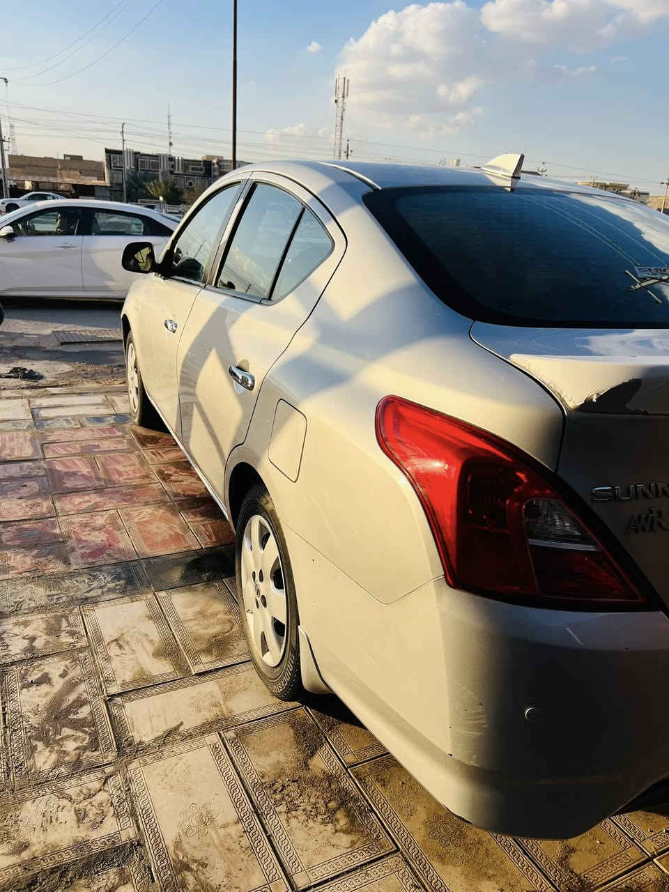 السلام عليكم
نيسان صني هندي 2024 رقم ذي قار معوقين 
سياره نضيفه جديده جاهزه من كلشي مانقصه شي 
ضربته جنطه تعمير مابيه تبدليل  سونار عندي موجود 
مكان السيارة ناصريه مركز. 
***********
