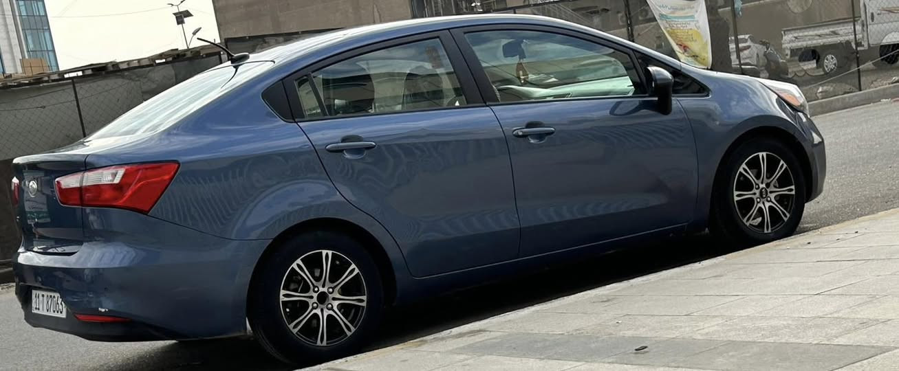 السلام عليكم كيا ريو 2016 رقم بغداد الجديد سياره جديده نضيفه حيل ماشيه قليل محرك وكير مكفولات صدر جديد تخم تاير جديد صبغ جاملغ بدون دواخل 
محرك ١٦٠٠
شاشه كار بلي 
كامره دواره 
حساس دعاميه 
تحكم ستيرن جهتين 
مثبت سرعه 
انظمه قياده عدد ٣ 
حاكيه بلوتو 
مانع تزحلق 
تحديد مساره 
مكان سياره بغداد اخوان السعر ٩٣ مجال بسيط للستفسار 
رقم صاحب سياره
***********
