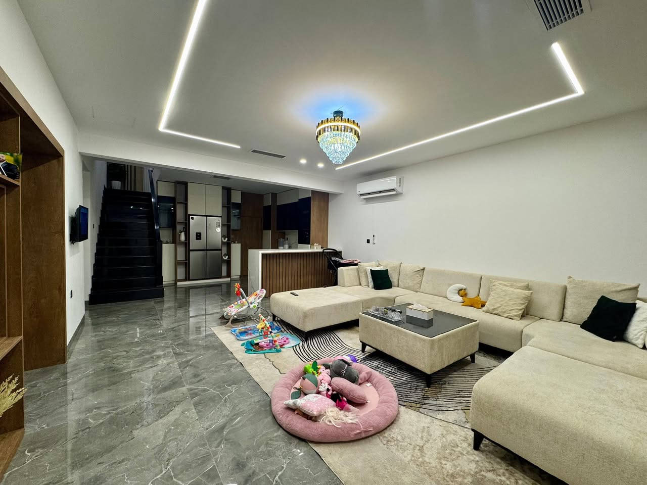 بيت للبيع في مجمع زانر ستي موقع مميز مقابل حديقه
٤ غرف نوم /٥ حمامات /مطبخ حار وبارد/ منظومه شوفاز /منظومه الواح شمسيه 
البيت مؤثث بالكامل

بمقدمة $160,000
للتواصل واتساب 
‪+964 750 004 6696‬
