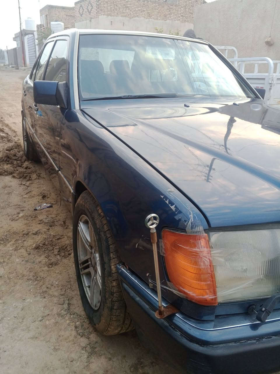 السلام عليكم مارسدس دب موديل 91 كير ومكينة اثنين ونص سيارة جاهزه ونظيفه رقم بغداد حداديه جديدة تخم تاير تبريد شغال مكانها الناصرية السعر 51وبيه مجال الاتصال***********
