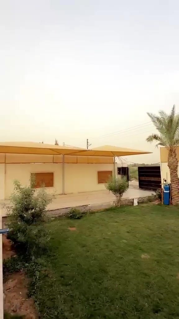 السلام عليكم مزرعة في البوعيثة للبيع مساحة ٦٥٠ متر الواجهة ١٦ نزال ٤٠ موقع ممتاز سند ٢٥ تحويل مباشر سعر مناسب للاستفسار ***********
