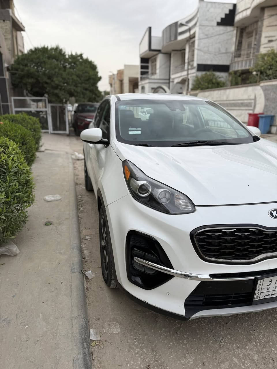 السلام عليكم سبورتج موديل 2022 رقم بغداد بسمي وارد أمريكي سياره جديده ضرر مبدل جاملغ نفس لون بدون صبغ سياره مكفوله من دواخل بجم كبس رقم بغداد بسمي مواصفات سياره شاشه جبيره ويل كب تحكم ستيرن بصمه ماشيا 63محرك 2500  مكان سياره بابل حله سعر اتصال أو واتساب ***********
