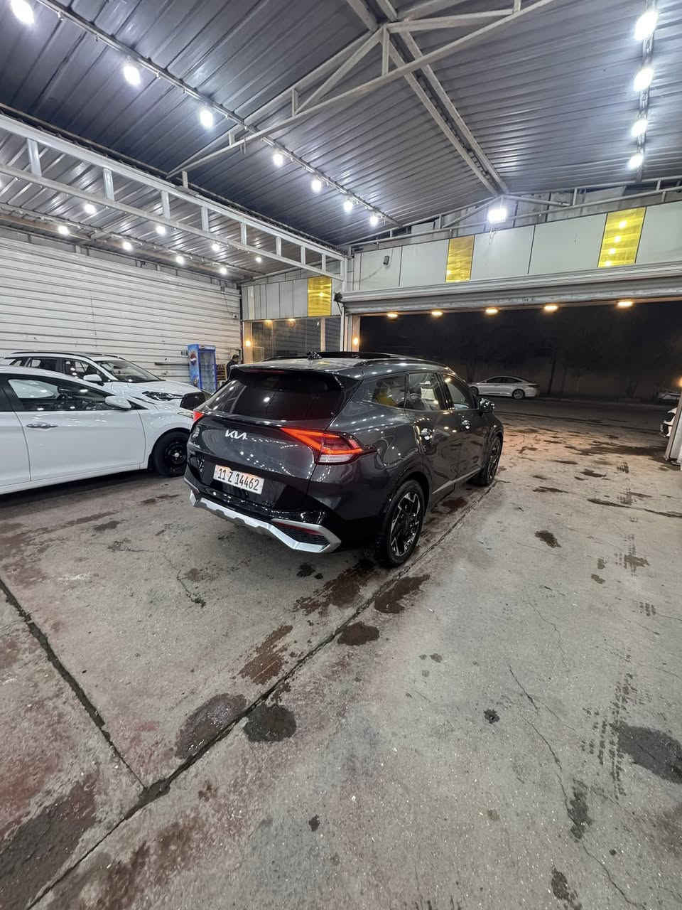 🌹🌹تحية طيبة🌹🌹
سبورتج 2023 برستيج فول الفول 
اربع كامرات 
حادثة جاملغ امامي تبديل نفس الون 
وجاملغ خلفي بارد 
حتى الدعامية نفس الون شاديله 
السياره بدون قطرة صبغ 
شاصي لغد مكفول 
ايرباك بردة 
مكينة 2500 المرغوب
رقم بغداد الجديد باسمي 
ماشية 23 الف 
السيارة كلش جديدة اي نقص مابية 
صور الحادث مرفقة 
السعر 198 ورقة او مراوس 
مكاني بغداد معارض الكريعات
***********
