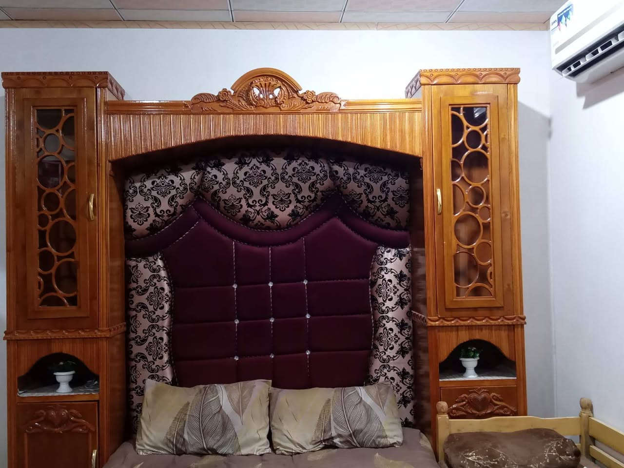 السلام عليكم ورحمة الله وبركاتة
اللبيع قرفت خشاب جديدة الغرفه طابقين 
شرط شخط مابيهه مثل ما موضح بل صور 
السعر.. مليون و ميتين وبيهة مجال 
التصال عل رقم ***********

