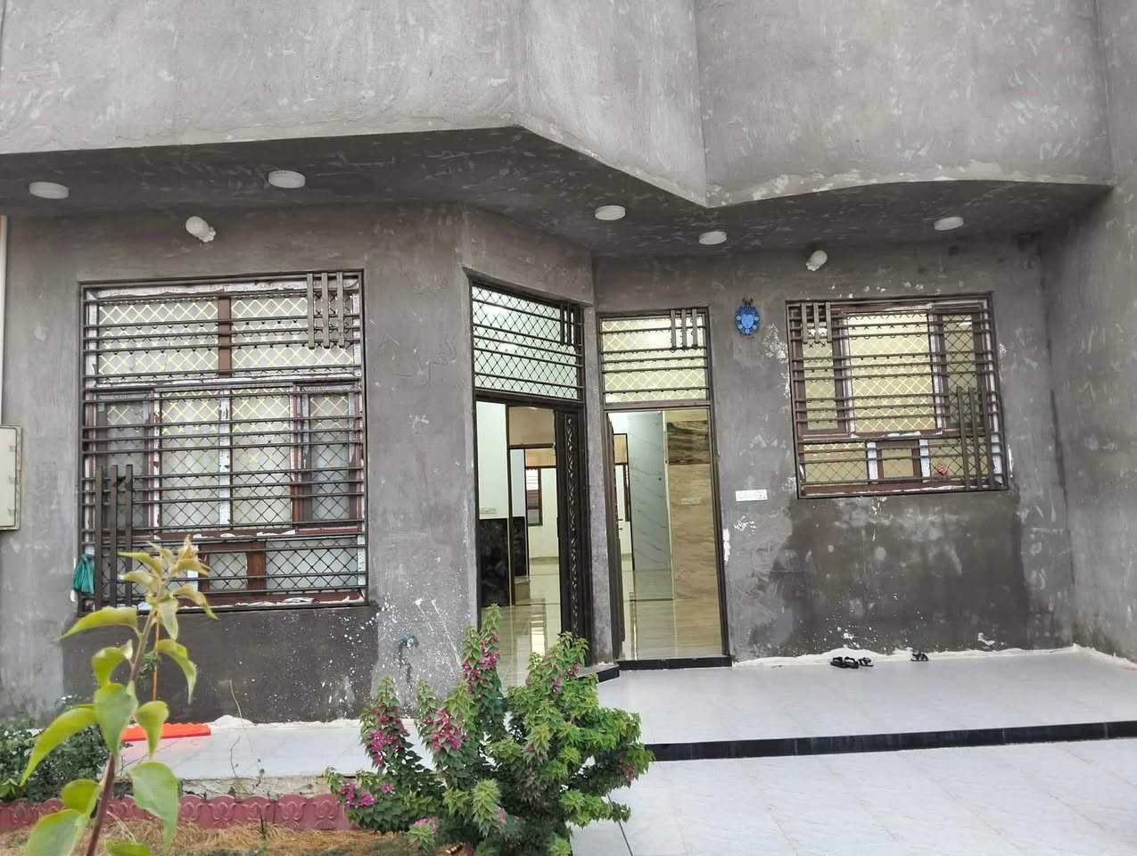 السلام عليكم بيت مع بستان لبيع لستفسار التصال على الرقم *********** الموقع حي الزهراء
