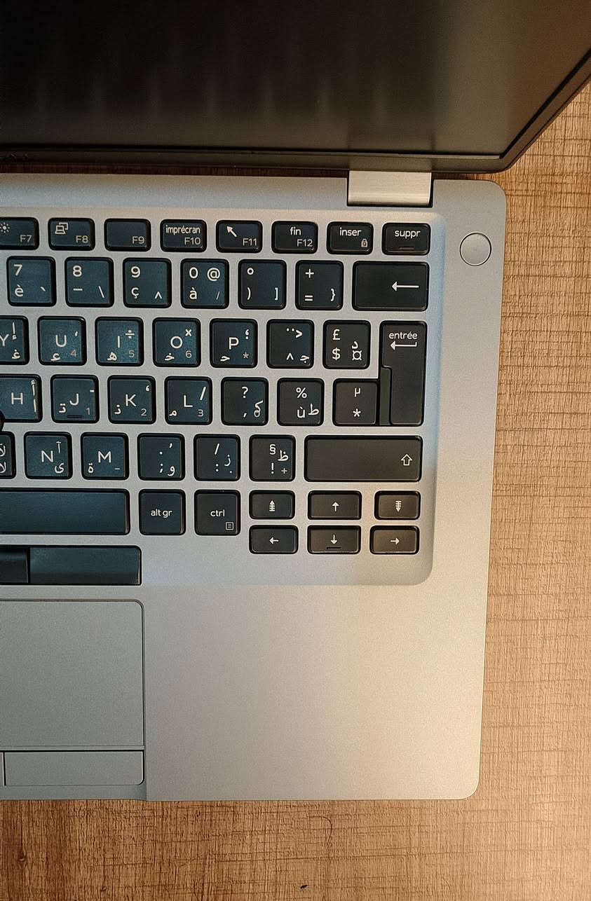 🔥 بسعر لن تجدوا له مثيل..

​نقدم لكم العملاق العملي DELL 5410 خفة الوزن مع قوة الاداء..
​المعالج: Intel Core i5 (الجيل العاشر) — قوة وأداء مستقر تحت ضغط العمل.

​ الذاكرة (RAM): بسعة 8 جيجابايت — تضمن لك تنقلاً سريعاً بين التطبيقات دون أي بطء.

التخزين: SSD 256 جيجابايت — سرعة إقلاع صاروخية للنظام والبرامج.

​الشاشة: 14 بوصة بدقة FHD — وضوح ممتاز ومريح للعين أثناء الاستخدام الطويل.

البطاريةوالنظافة: أداء مميز يدعم ميزة الشحن السريع لترافقك طوال ساعات عملك أو دراستك مع نظافة ممتازة.

الأمان والخصوصية: يحتوي على غالق كاميرا يدوي (Shutter) لحماية خصوصيتك بالكامل.

المنافذ: يحتوي على كافة المنافذ الأساسية (Type-C الشحن السريع، منافذ USB 3.2، منفذ HDMI لربط الشاشات، ومنفذ LAN للإنترنت).

​ السعر:
​280 ألف دينار فقط!.
​🚚 يوجد خدمة توصيل لباب بيتك.

​🟢للحجز والاستفسار راسلنا على واتساب👇👇: 
https://wa.me/9647747710677

🔴"تنويه لزبائننا الكرام: البيع متوفر نقداً فقط، لا نتعامل بالأقساط."


**إذا كنت صاحب هذا الإعلان وتريد حذفه لأي سبب، رجاءا أرسل رسالة إلى الدعم الفني**