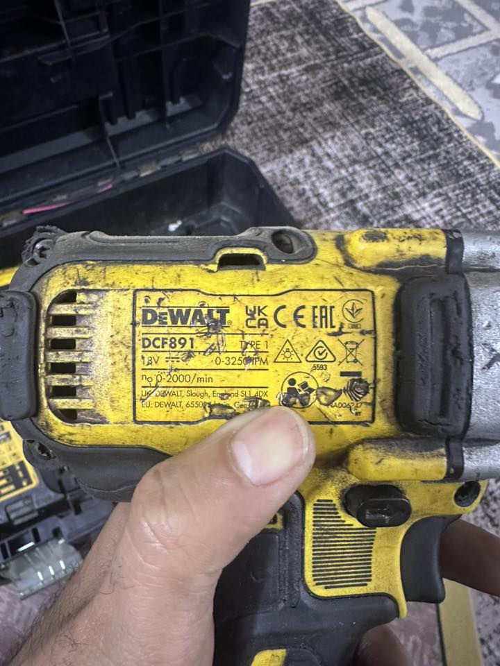 السلام عليكم دريل امريكي اصلي +بطاريات ثنين شحن البطاريه شهر كامل يكفيك ماخذه من الشركه وهذا وصل شركه ورمز الدريل موجود بالوصل اخذته 600 الف ليفيده يخلي سعره وبالعافيه علي 
اصلي اصلي وليس تقليد ليعرفه يعرف قيمته


**إذا كنت صاحب هذا الإعلان وتريد حذفه لأي سبب، رجاءا أرسل رسالة إلى الدعم الفني**